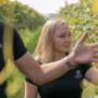 Weingut Greindl | Andrea und Stephan im Weingarten