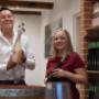 Weingut Greindl | Stephan und Andrea im Weinkeller