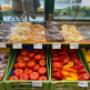 Große Auswahl an Trockenfrüchten, Paprika, Tomaten und Feigen bei Alles Frisch am Grünen Markt Brusattiplatz in Baden bei Wien. Gesunde Snacks, regionale Produkte und hochwertige Zutaten für eine bewusste Ernährung.