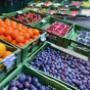 Frische Beeren, Pflaumen und exotische Früchte bei Alles Frisch in Baden bei Wien am Grünen Markt Brusattiplatz. Perfekt für Smoothies, gesunde Snacks für unterwegs und vitaminreiche Lebensmittel.