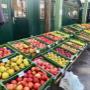 Große Auswahl an Äpfeln und regionalem Obst bei Alles Frisch am Grünen Markt Brusattiplatz in Baden bei Wien. Frische Früchte der Saison mit Frischegarantie – perfekt für gesunde Snacks und bewusste Ernährung.