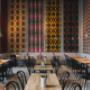 Authentische Sichuan Küche in einem der Top Design-Restaurants Wiens. Entdecken Sie Sichuan Spezialitäten und vegane asiatische Gerichte in modernem, künstlerischem Ambiente nahe dem Naschmarkt.