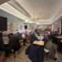 Der gemütliche Innenraum des Retro Cafés Vanillas Wien – erleben Sie charmantes Wiener Café-Flair bei Kaffee, Kuchen und hausgemachten Desserts.