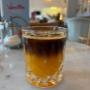 Erfrischende Kaffeespezialität im Retro Café Vanillas Wien – erleben Sie gemütliches Wiener Café-Flair bei feinem Kaffee.