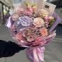 Einzigartige exklusive Blumenarrangements beim Florist Velvet Roses in Wien – jetzt einen wunderschönen Blumenstrauß zum Geburtstag oder frische Rosen bestellen.