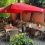 Gemütlicher Gastgarten des österreichischen Restaurants Döblinger Stub‘n in Wien – Ihr Wirtshaus in Döbling für traditionelle Küche im idyllischen Schanigarten.