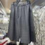 Nachhaltige Damenmode bei guc.official in Wien: Wandelbare und multifunktionale Kleidung wie diese minimalistische Culotte, direkt aus dem eigenen Atelier.