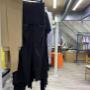 Blick ins Atelier von guc.official in Wien: Hier wird nachhaltige, wandelbare Mode und multifunktionale Kleidung gefertigt.