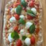 Frische Pinsa mit Mozzarella und Basilikum im Café Restaurant Billroth in Wien Döbling – köstliches italienisches Essen in unserem Restaurant in 1190 Wien.