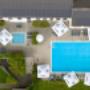 Luftaufnahme des Poolbereichs im Hotel Ottenstein - Das Wohlfühlhotel in Rastenfeld – ideal für Wellnessurlaub im idyllischen Naturhotel im Waldviertel.