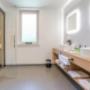 Modernes Badezimmer im Hotel Ottenstein in Rastenfeld. Ihr Wellnesshotel im Waldviertel für erholsame Tage im Hotel mit Sauna am Zimmer.