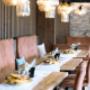 Gemütlicher Restaurantbereich im Hotel Ottenstein - Das Wohlfühlhotel in Rastenfeld. Das Seerestaurant Ottenstein lädt zu kulinarischen Genüssen ein.