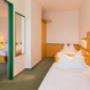 Helles, gemütliches Familienzimmer im Hotel Motel Baden in Baden – ideal für eine komfortable Übernachtung.